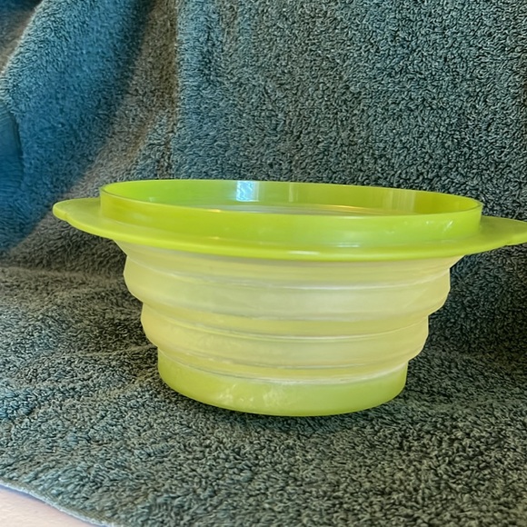 Tupperware Expandable Bowl - Picture 5 of 6